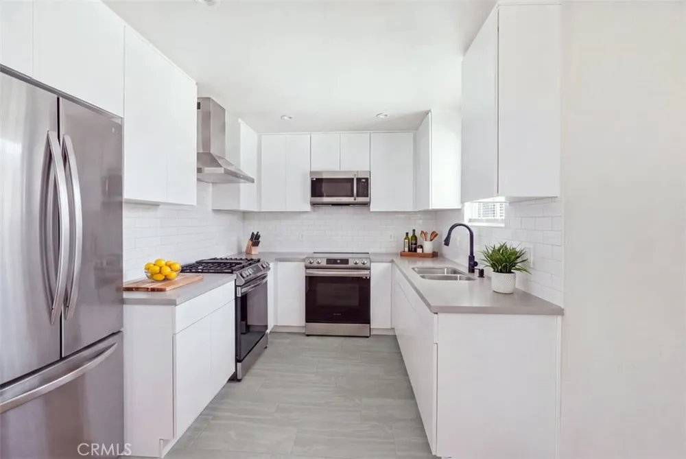 817 W 79th Los Angeles, CA 90044