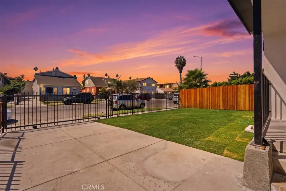 817 W 79th Los Angeles, CA 90044