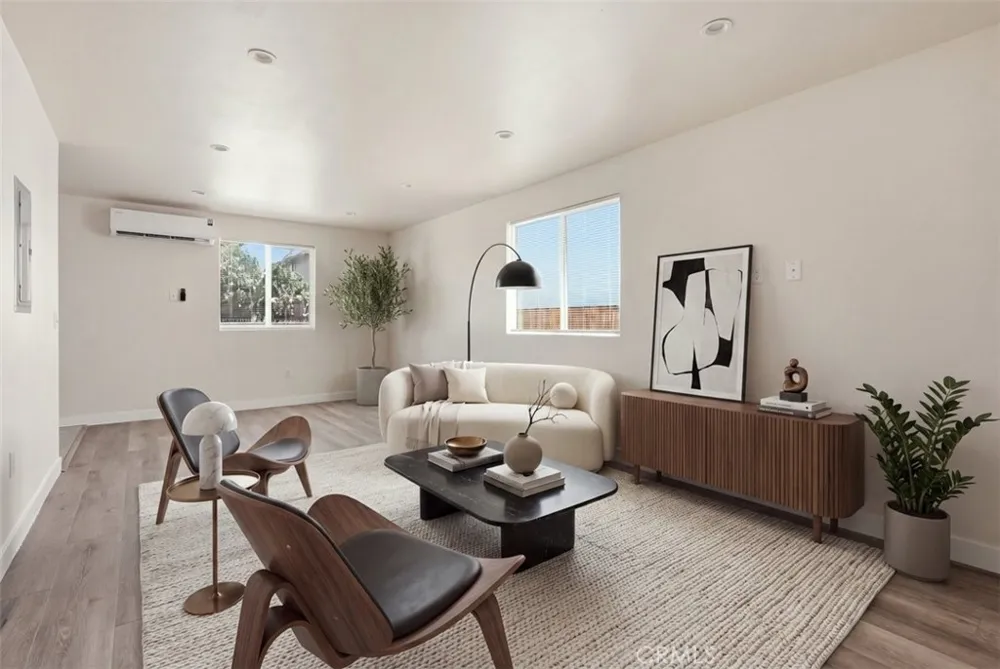 817 W 79th Los Angeles, CA 90044