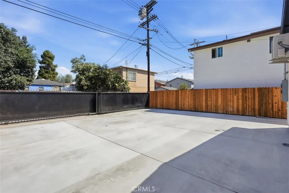 817 W 79th Los Angeles, CA 90044