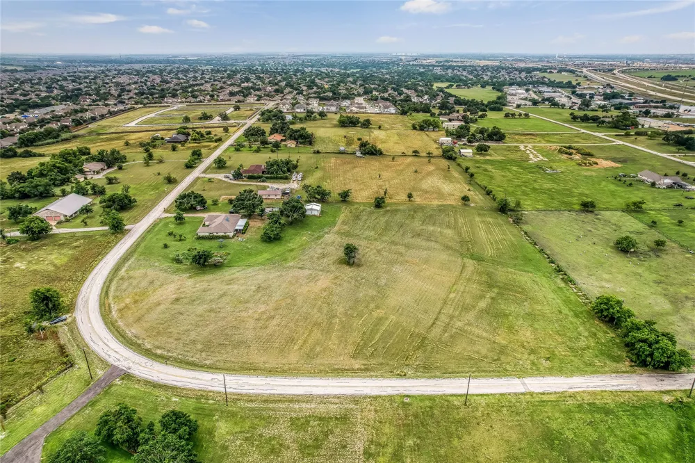 1931 Rowe Loop Pflugerville, TX 78660