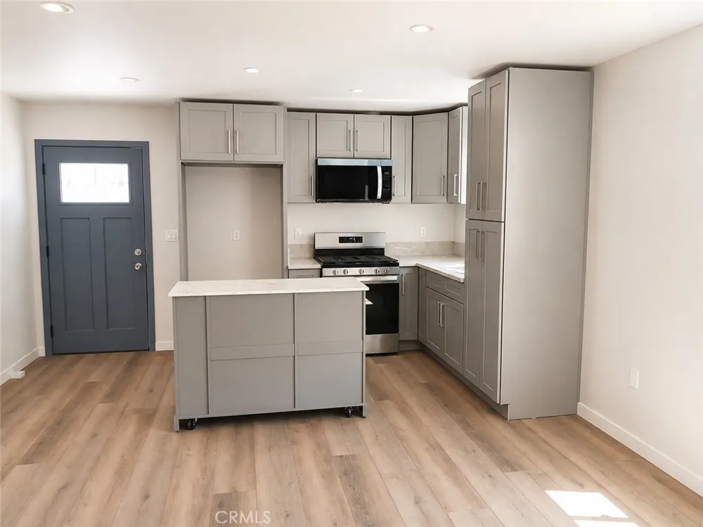 19331 Lorne St. Reseda, CA 91335