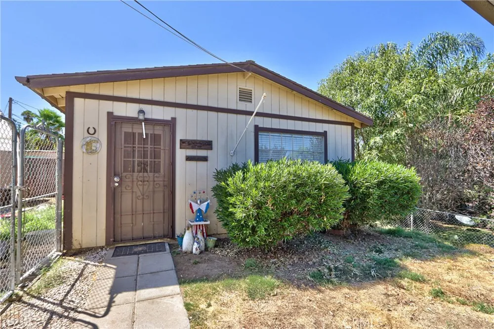 21869 Raynor Wildomar, CA 92595