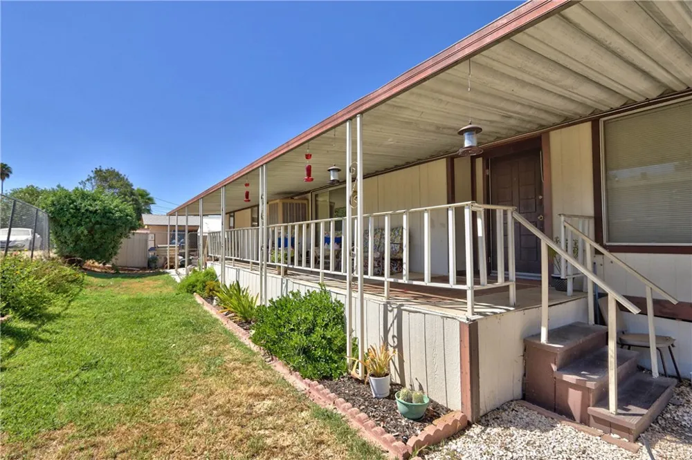 21869 Raynor Wildomar, CA 92595