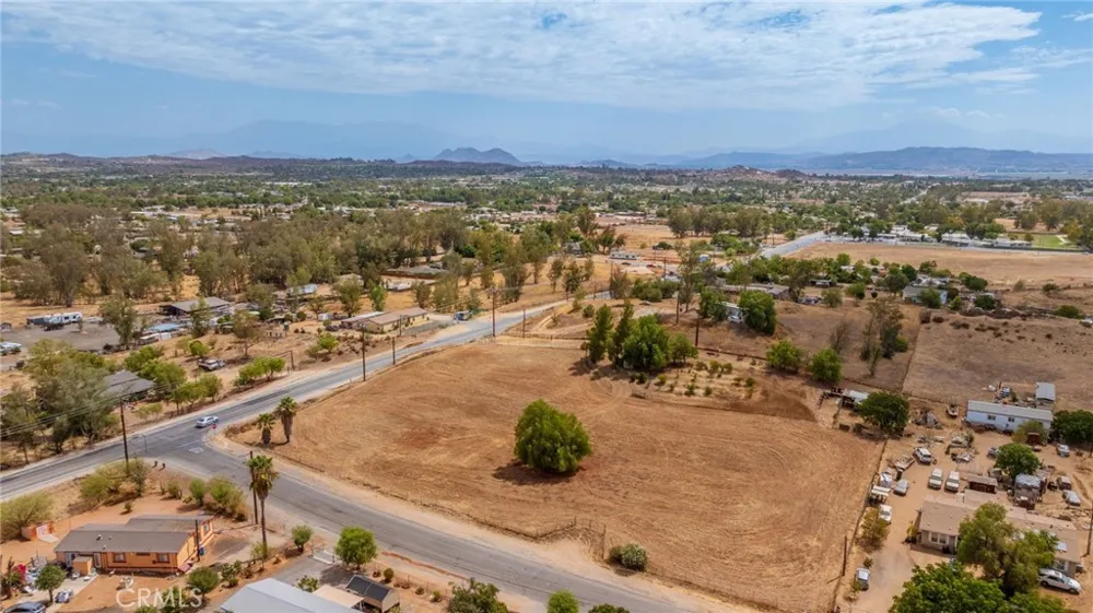 21639 Ellis Avenue Perris, CA 92572
