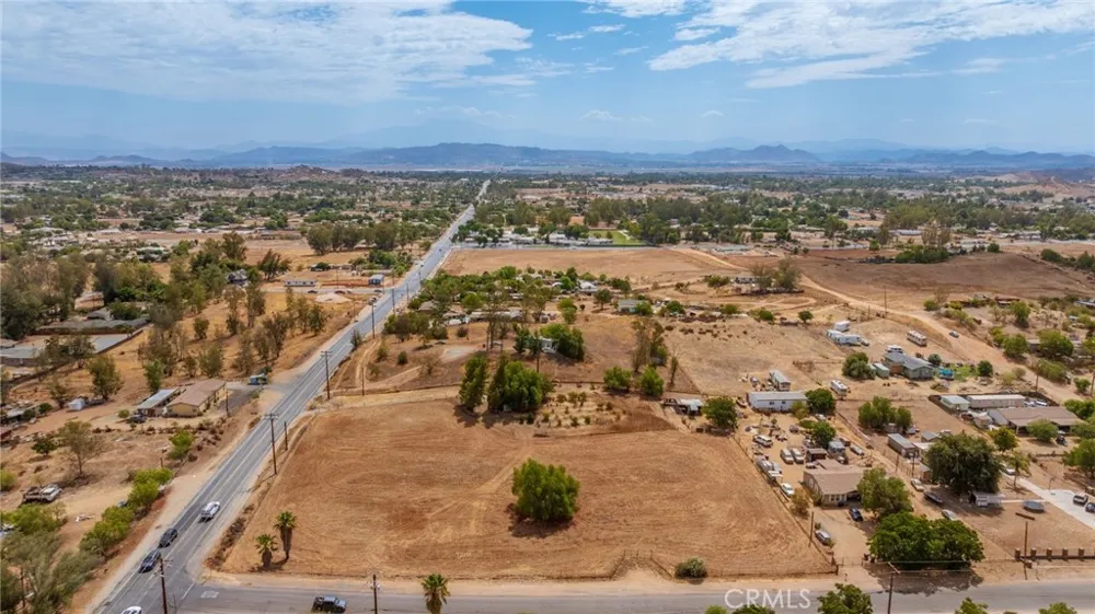 21639 Ellis Avenue Perris, CA 92572