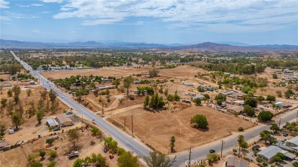21639 Ellis Avenue Perris, CA 92572