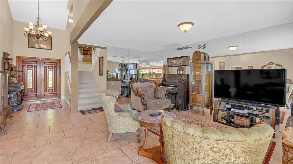 3380 Lamer Street Burbank, CA 91504