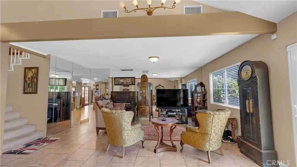 3380 Lamer Street Burbank, CA 91504
