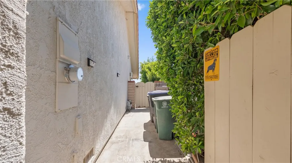 3380 Lamer Street Burbank, CA 91504