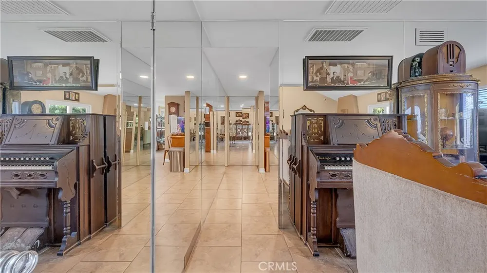 3380 Lamer Street Burbank, CA 91504