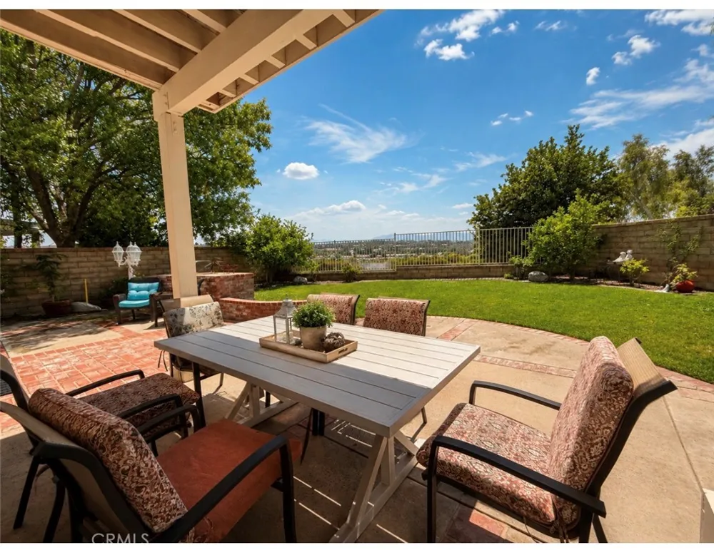 24210 English Rose Pl Valencia, CA 91354
