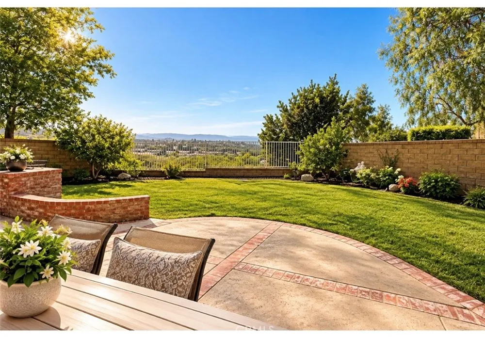 24210 English Rose Pl Valencia, CA 91354