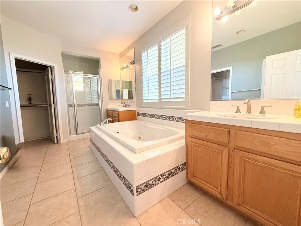 24210 English Rose Pl Valencia, CA 91354