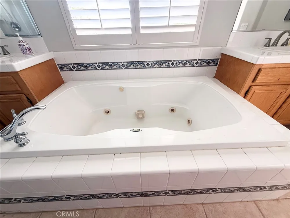24210 English Rose Pl Valencia, CA 91354
