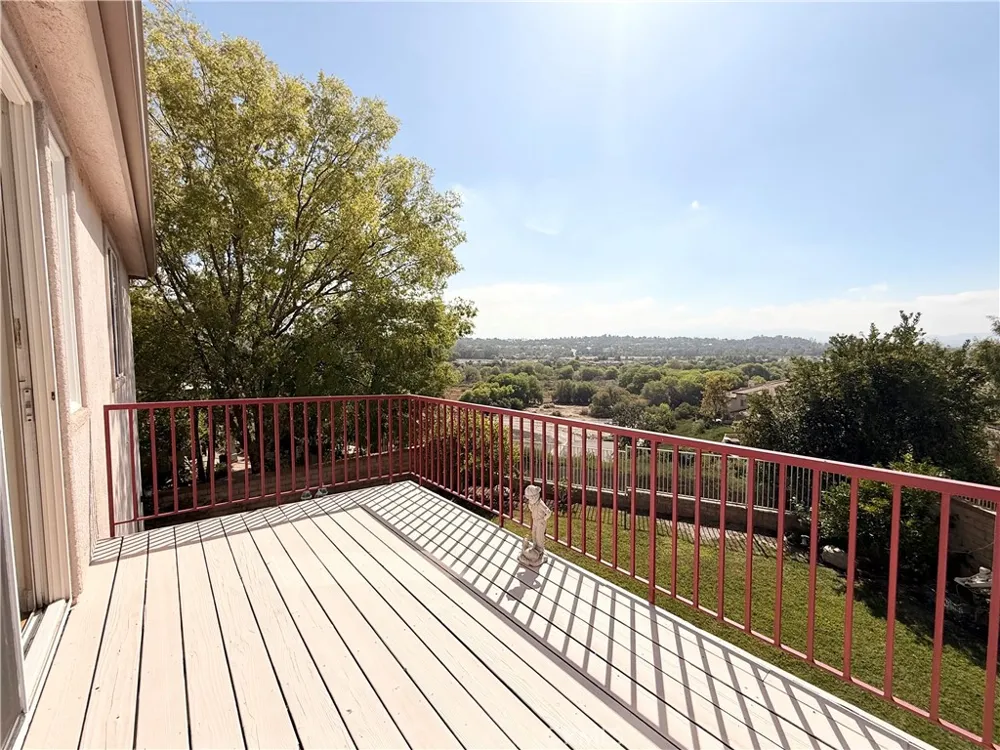 24210 English Rose Pl Valencia, CA 91354