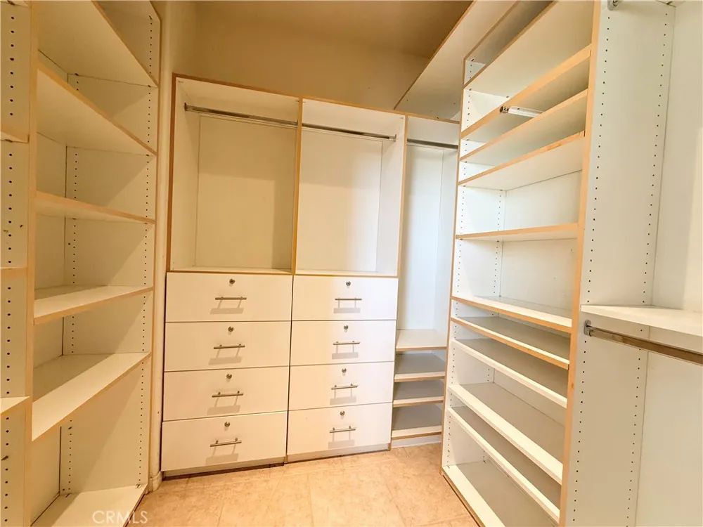 24210 English Rose Pl Valencia, CA 91354