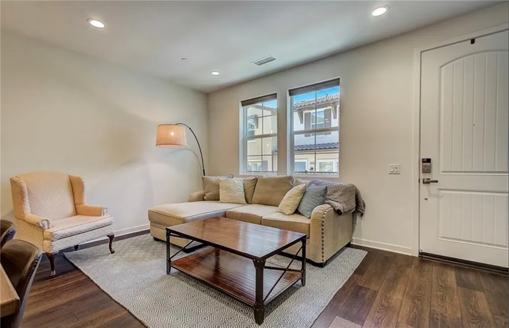 28678 Jardineras Drive Valencia, CA 91354