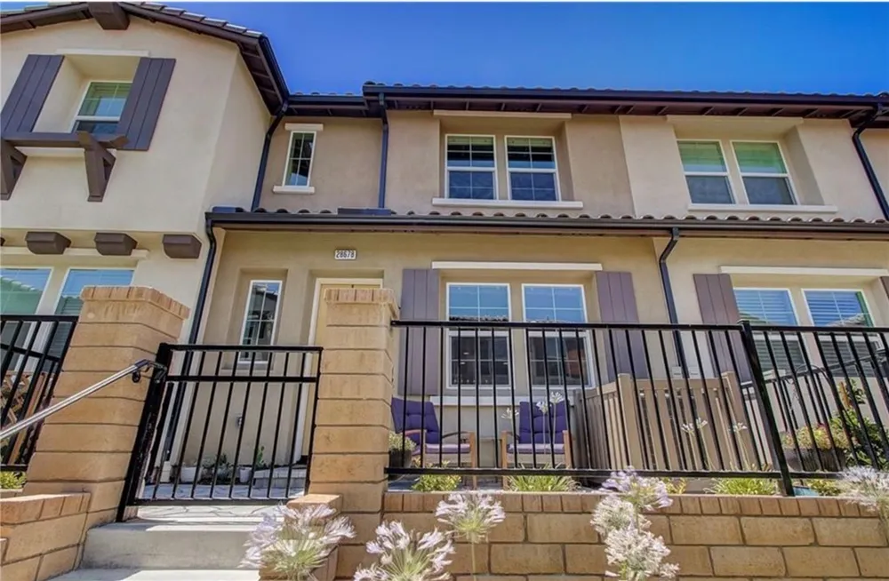 28678 Jardineras Drive Valencia, CA 91354