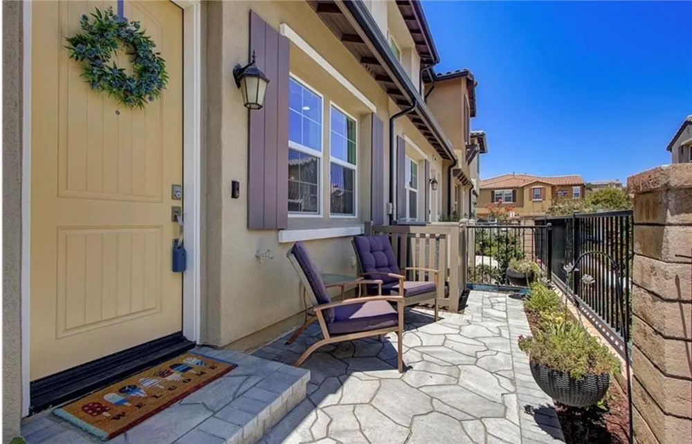 28678 Jardineras Drive Valencia, CA 91354