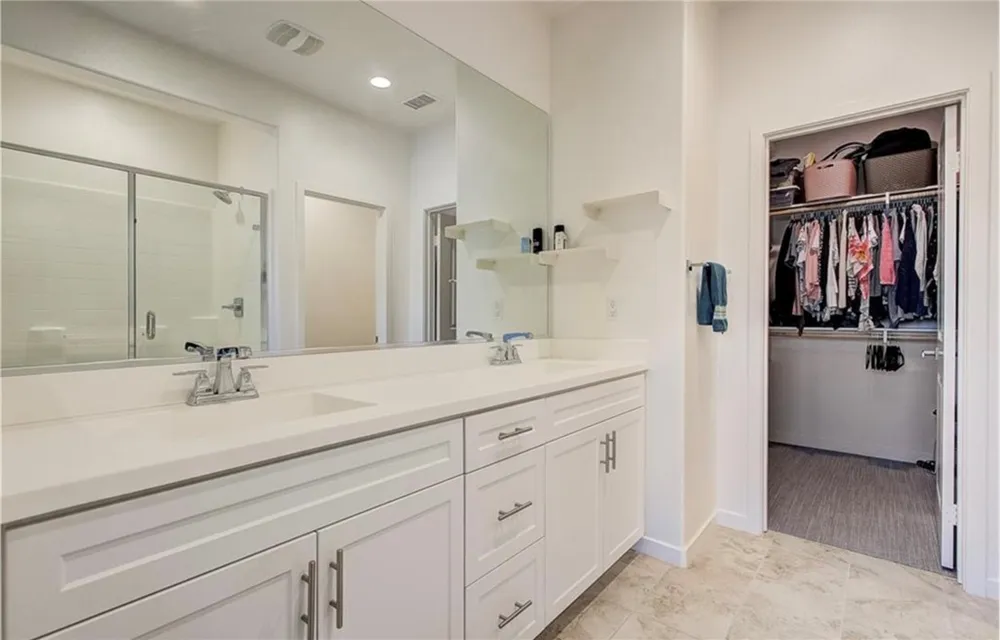 28678 Jardineras Drive Valencia, CA 91354