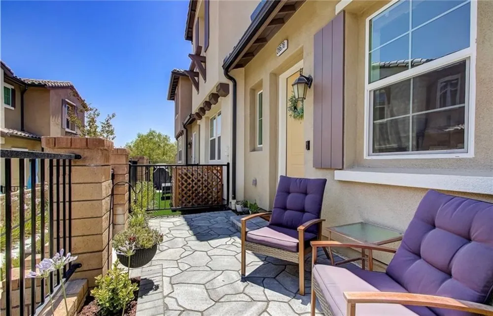 28678 Jardineras Drive Valencia, CA 91354