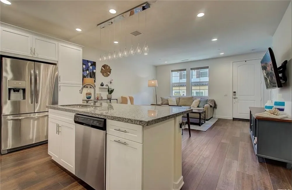 28678 Jardineras Drive Valencia, CA 91354