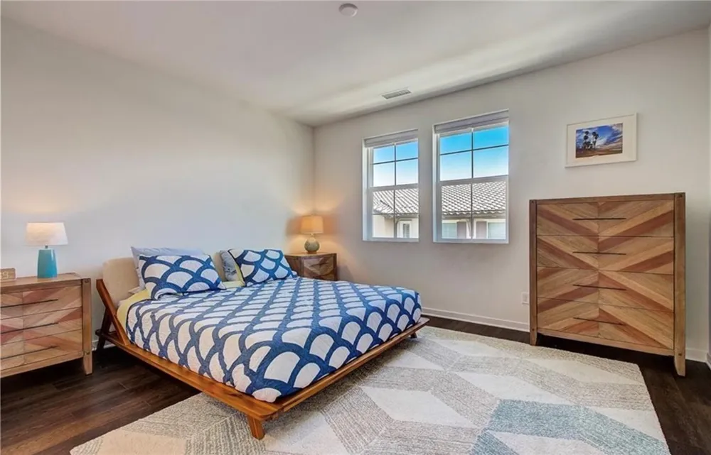 28678 Jardineras Drive Valencia, CA 91354
