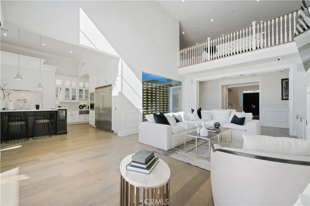 17528 Jayden Lane Encino, CA 91316