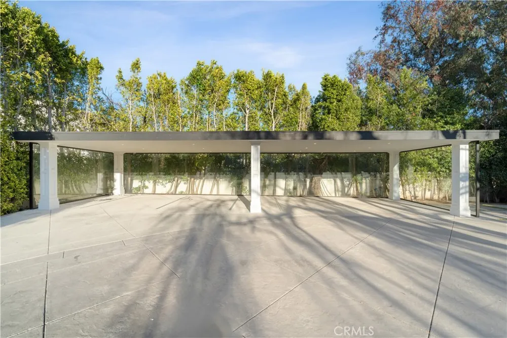 17528 Jayden Lane Encino, CA 91316