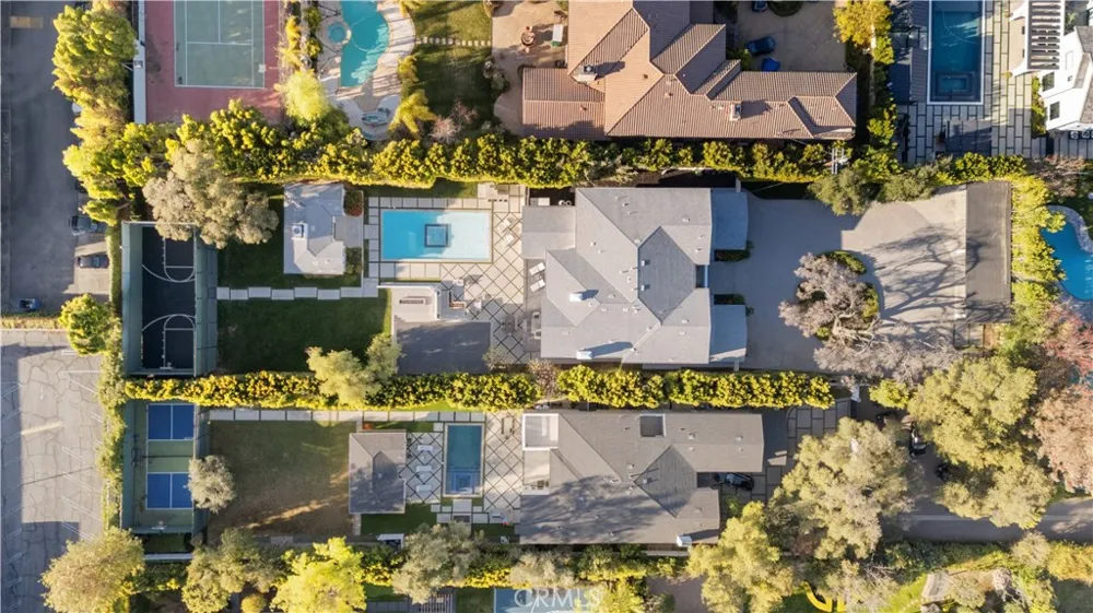 17528 Jayden Lane Encino, CA 91316