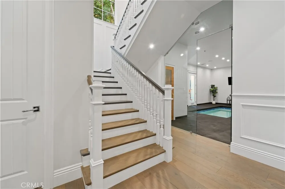 17528 Jayden Lane Encino, CA 91316