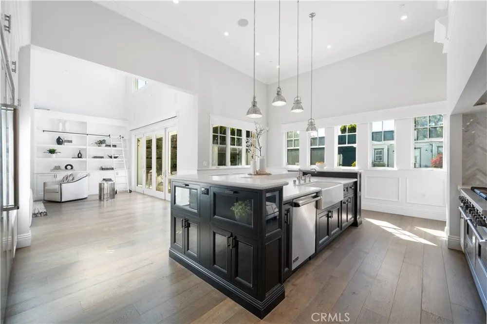 17528 Jayden Lane Encino, CA 91316