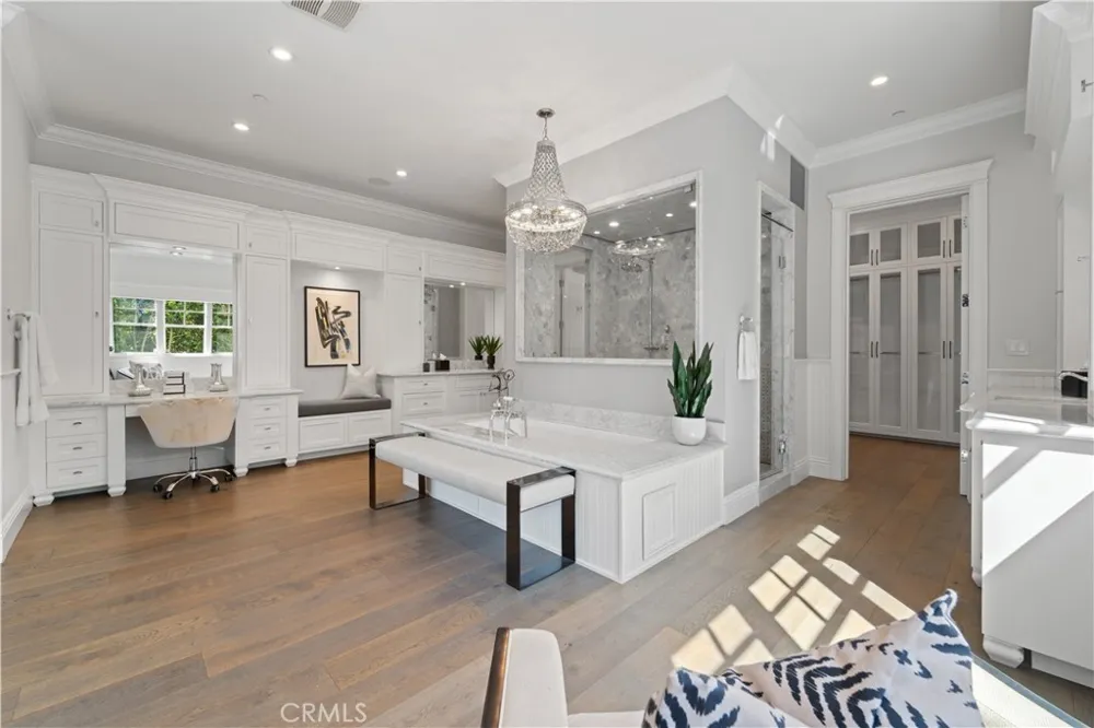 17528 Jayden Lane Encino, CA 91316