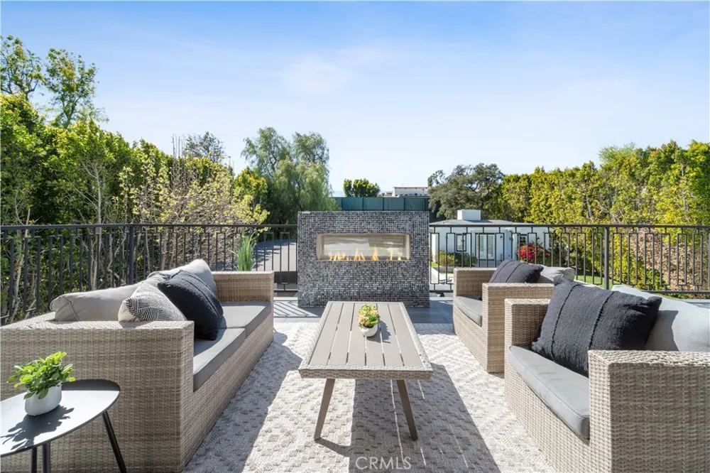 17528 Jayden Lane Encino, CA 91316