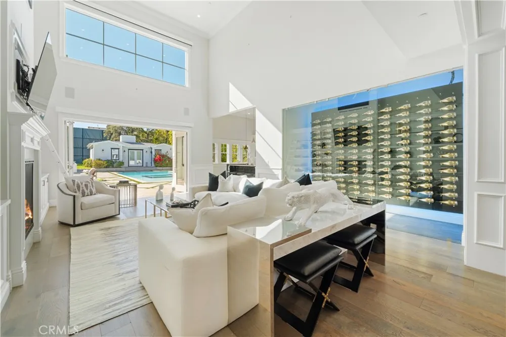 17528 Jayden Lane Encino, CA 91316
