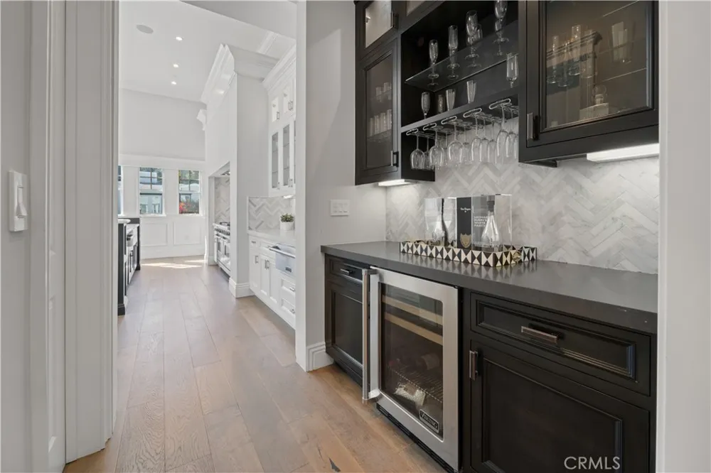 17528 Jayden Lane Encino, CA 91316