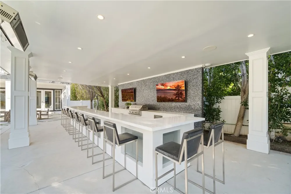 17528 Jayden Lane Encino, CA 91316