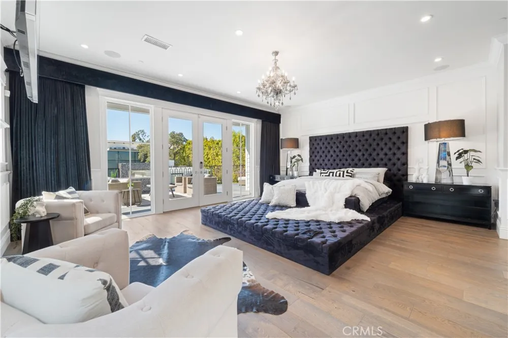 17528 Jayden Lane Encino, CA 91316