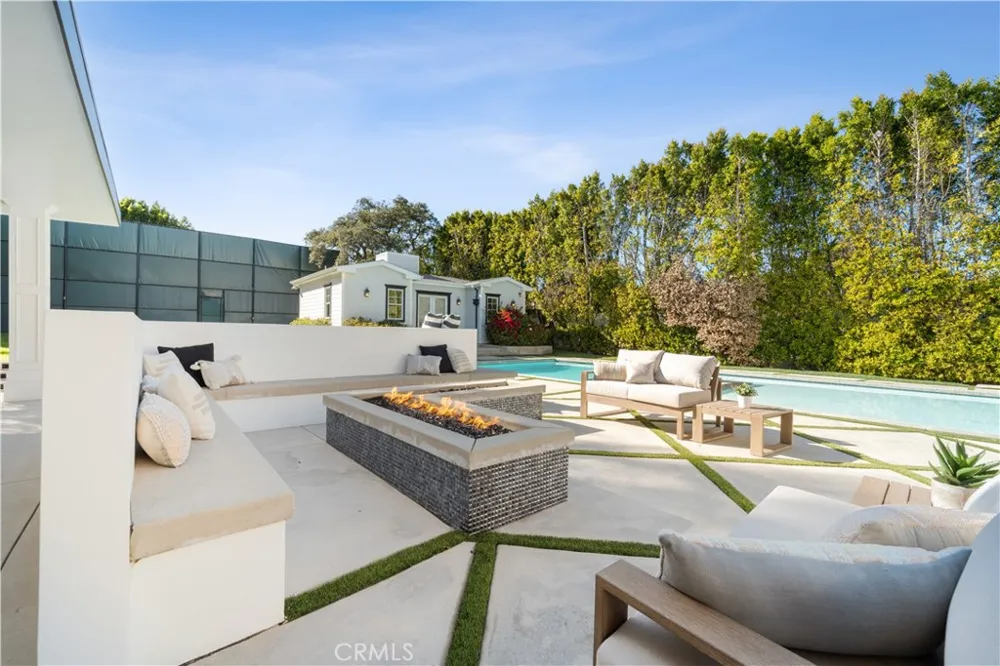 17528 Jayden Lane Encino, CA 91316