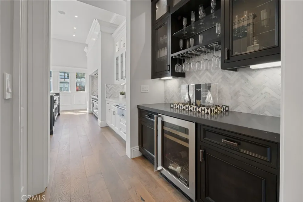 17528 Jayden Lane Encino, CA 91316