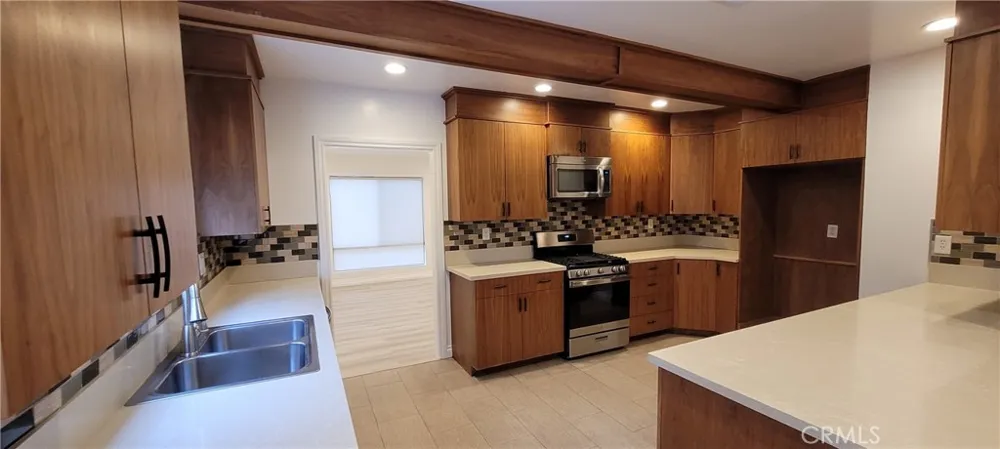 23310 Weller Place Woodland Hills, CA 91367