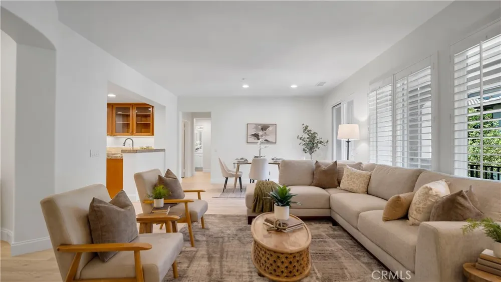 128 Talmadge Irvine, CA 92602