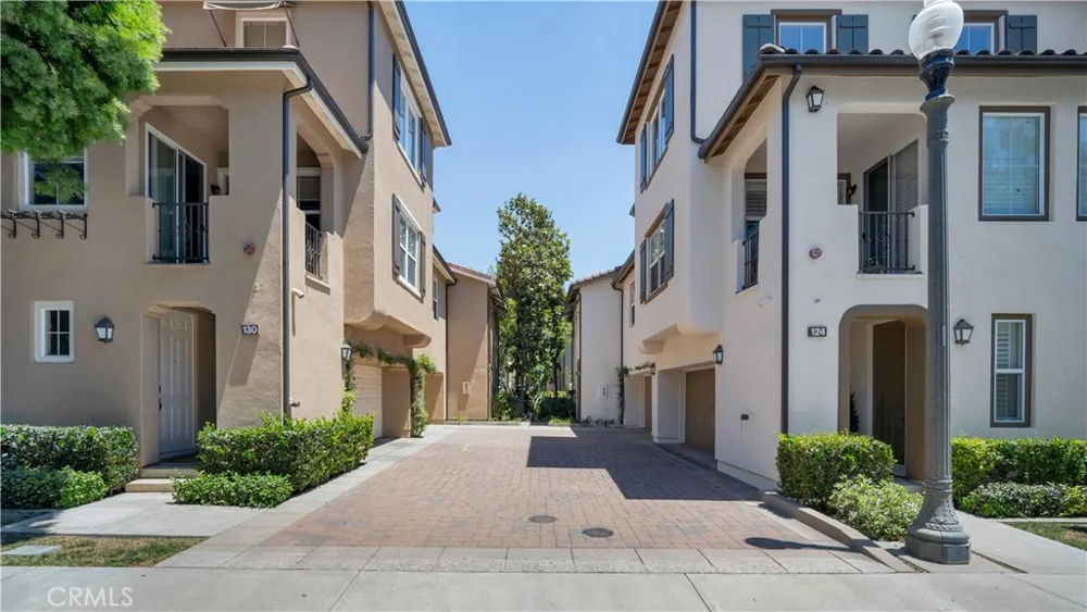 128 Talmadge Irvine, CA 92602