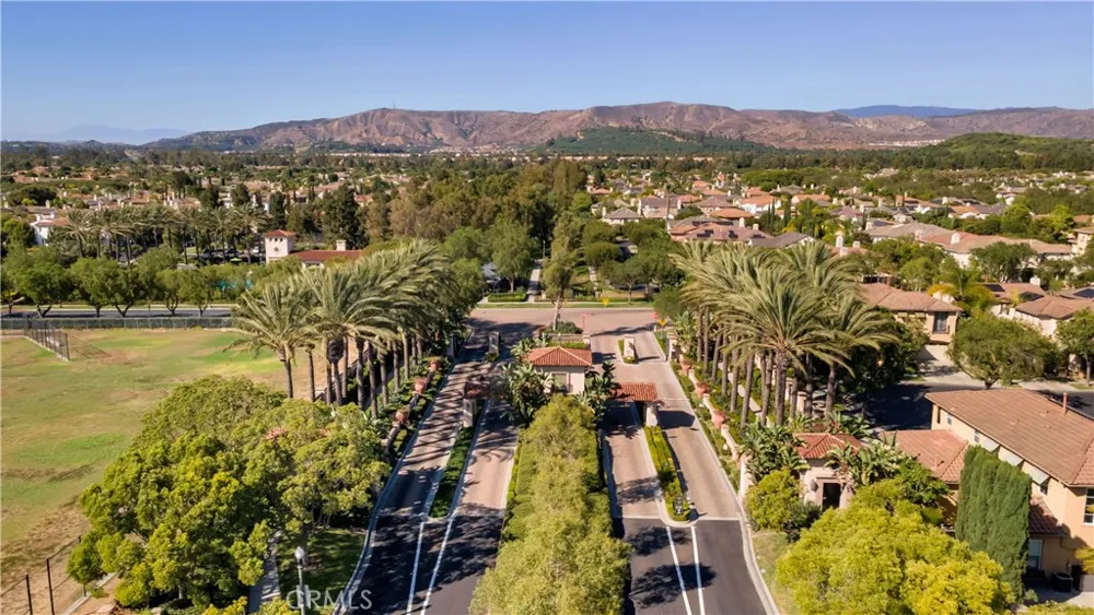 128 Talmadge Irvine, CA 92602