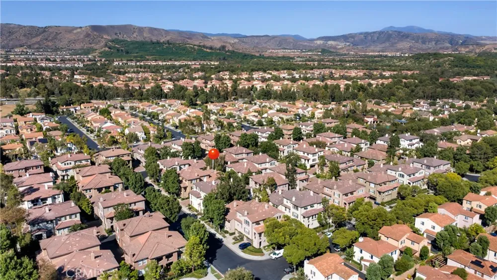 128 Talmadge Irvine, CA 92602