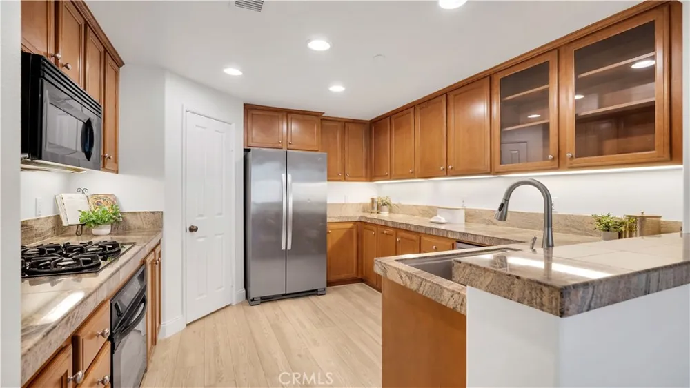 128 Talmadge Irvine, CA 92602