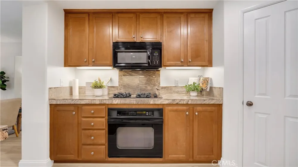 128 Talmadge Irvine, CA 92602
