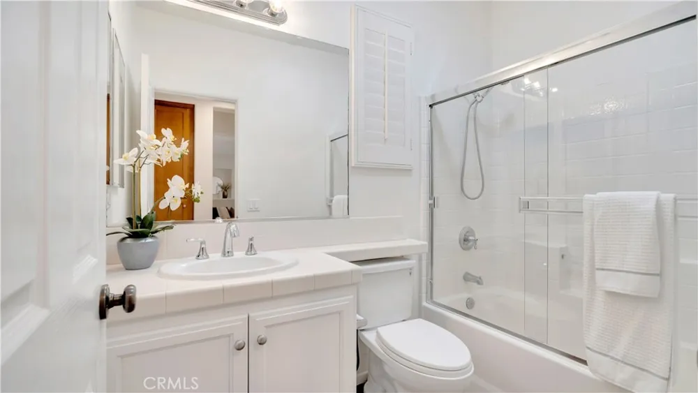 128 Talmadge Irvine, CA 92602