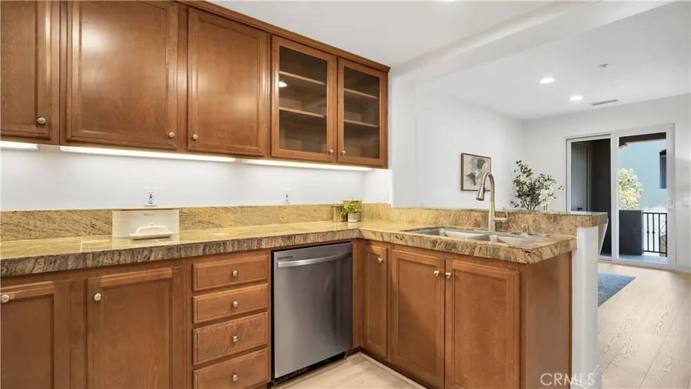 128 Talmadge Irvine, CA 92602